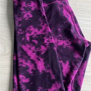 LULULEMON Leggings 28” Inseam Size 6, EUC, Purple/Black Marble.